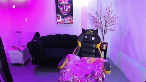Snapshot of victoriia_doll chatting on June 6, 12:32 pm Victoria. online show from June 6, 12:32 pm