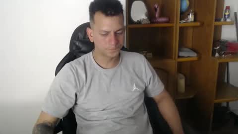 victormanuelq_1 online show from March 15, 3:12 am