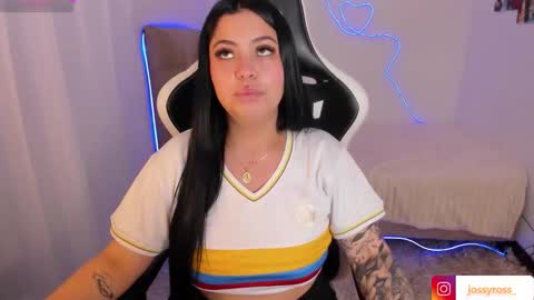 V  I C  T O R I A  online show from October 11, 11:25 pm