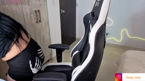 V  I C  T O R I A  online show from February 26, 10:42 pm