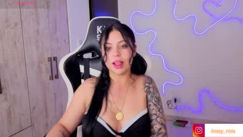 V  I C  T O R I A  online show from February 28, 7:59 pm