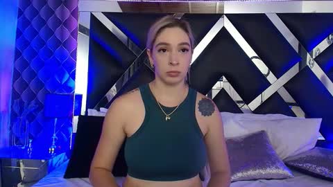 Snapshot of victtoria_lee chatting on November 13, 7:02 pm victtoria lee online show from November 13, 7:02 pm