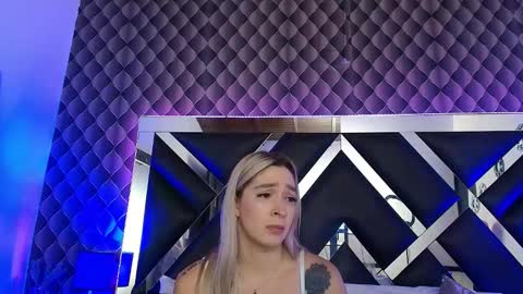 Snapshot of victtoria_lee chatting on November 20, 7:35 pm victtoria lee online show from November 20, 7:35 pm