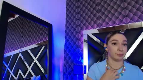 Snapshot of victtoria_lee chatting on November 21, 7:23 pm victtoria lee online show from November 21, 7:23 pm