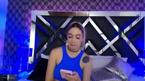 Snapshot of victtoria_lee chatting on November 25, 7:25 pm victtoria lee online show from November 25, 7:25 pm