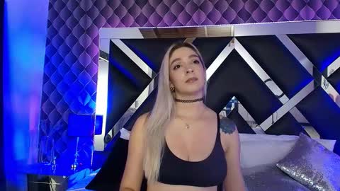 Snapshot of victtoria_lee chatting on November 27, 8:11 pm victtoria lee online show from November 27, 8:11 pm