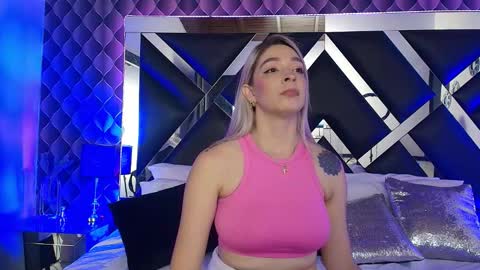 Snapshot of victtoria_lee chatting on December 3, 10:08 pm victtoria lee online show from December 3, 10:08 pm