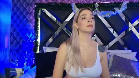 Snapshot of victtoria_lee chatting on December 4, 7:55 pm victtoria lee online show from December 4, 7:55 pm