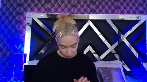 victtoria lee online show from February 16, 7:10 pm