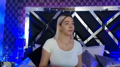 victtoria lee online show from April 28, 7:08 pm