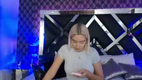 victtoria lee online show from July 29, 7:23 pm
