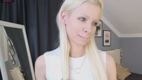 Snapshot of vienna_gones chatting on April 4, 12:24 pm Eva online show from April 4, 12:24 pm