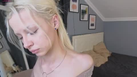 Snapshot of vienna_gones chatting on April 5, 12:24 pm Eva online show from April 5, 12:24 pm