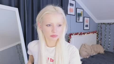 Snapshot of vienna_gones chatting on April 11, 12:20 pm Eva online show from April 11, 12:20 pm