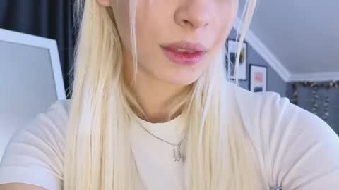 Snapshot of vienna_gones chatting on April 14, 12:11 pm Eva online show from April 14, 12:11 pm