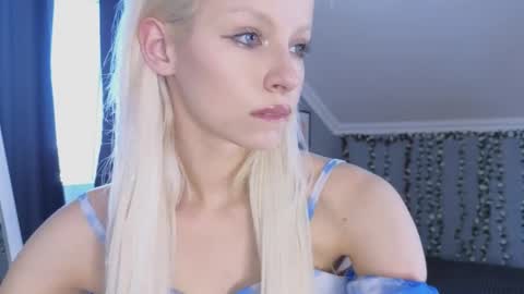 Snapshot of vienna_gones chatting on April 17, 12:30 pm Eva online show from April 17, 12:30 pm