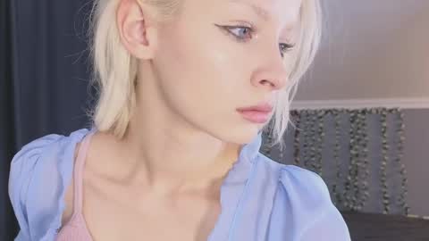 Snapshot of vienna_gones chatting on April 18, 12:53 pm Eva online show from April 18, 12:53 pm