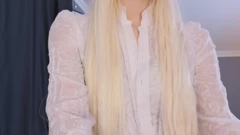 Snapshot of vienna_gones chatting on April 24, 12:29 pm Eva online show from April 24, 12:29 pm