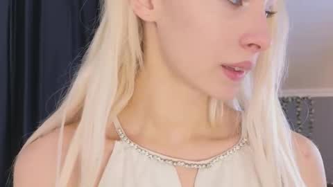 Snapshot of vienna_gones chatting on April 25, 1:41 pm Eva online show from April 25, 1:41 pm