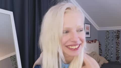 Snapshot of vienna_gones chatting on April 29, 5:30 pm Eva online show from April 29, 5:30 pm