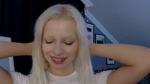 Snapshot of vienna_gones chatting on May 1, 12:32 pm Eva online show from May 1, 12:32 pm