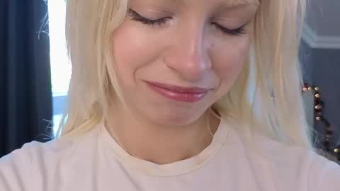 Snapshot of vienna_gones chatting on May 8, 12:54 pm Eva online show from May 8, 12:54 pm