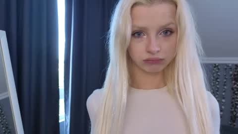 Snapshot of vienna_gones chatting on May 13, 12:13 pm Eva online show from May 13, 12:13 pm