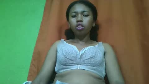 Snapshot of vierge28430 chatting on April 21, 2:37 am vierge28430 online show from April 21, 2:37 am