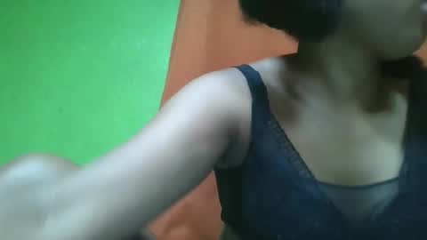 Snapshot of vierge28430 chatting on May 13, 7:00 pm vierge28430 online show from May 13, 7:00 pm