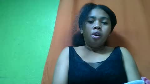 Snapshot of vierge28430 chatting on May 25, 3:01 am vierge28430 online show from May 25, 3:01 am