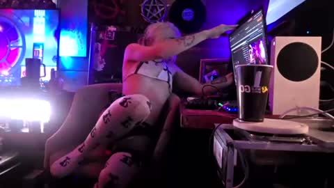 Vie ViXiiiN online show from August 2, 10:52 pm