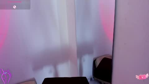Snapshot of viioleett_cum chatting on May 19, 1:39 pm viioleett_cum online show from May 19, 1:39 pm