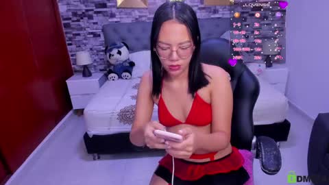 Violet online show from April 27, 8:18 pm