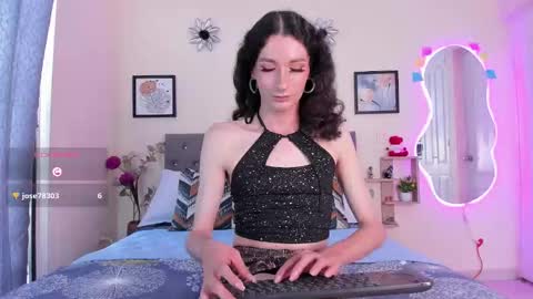 Snapshot of viioleta_cam chatting on November 14, 8:18 pm Violet online show from November 14, 8:18 pm