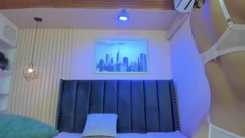 Viiolett online show from March 17, 8:45 pm