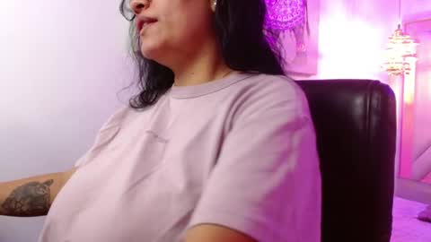 Snapshot of viiolleta chatting on May 4, 12:23 pm viioleta online show from May 4, 12:23 pm