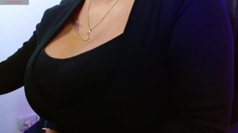 Snapshot of viiolleta chatting on June 6, 12:32 pm viioleta online show from June 6, 12:32 pm