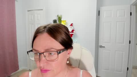 Snapshot of vika7333 chatting on December 2, 8:11 pm Ukrainian-woman online show from December 2, 8:11 pm