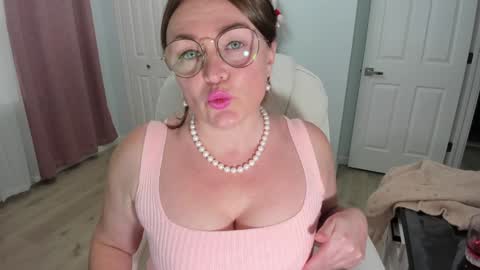 Snapshot of vika7333 chatting on December 9, 4:15 pm Ukrainian-woman online show from December 9, 4:15 pm