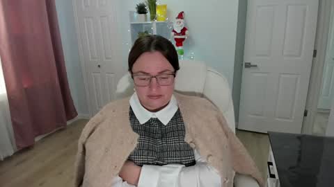 Snapshot of vika7333 chatting on December 13, 3:54 pm Ukrainian-woman online show from December 13, 3:54 pm