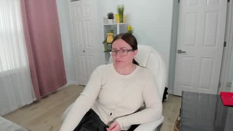 Snapshot of vika7333 chatting on February 7, 3:30 pm Ukrainian-woman online show from February 7, 3:30 pm