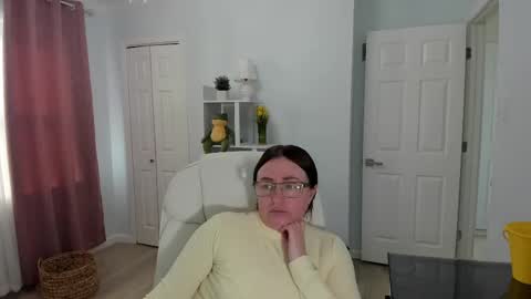 Snapshot of vika7333 chatting on February 18, 6:37 pm Ukrainian-woman online show from February 18, 6:37 pm