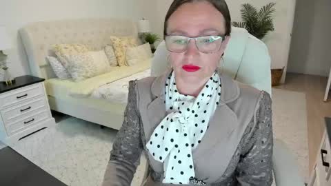 Ukrainian-woman online show from June 3, 11:02 am