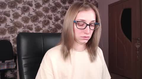 Snapshot of vikaericka chatting on December 6, 2:46 am Vika online show from December 6, 2:46 am