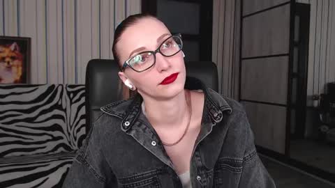 Snapshot of vikaericka chatting on March 7, 8:11 pm Vika online show from March 7, 8:11 pm