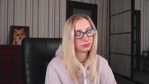 Snapshot of vikaericka chatting on September 12, 5:07 am Vika online show from September 12, 5:07 am