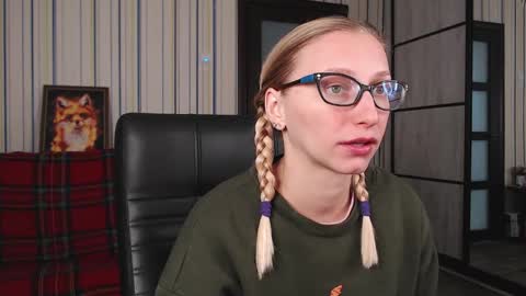 Snapshot of vikaericka chatting on October 16, 11:33 am Vika online show from October 16, 11:33 am