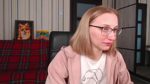 Snapshot of vikaericka chatting on May 3, 5:13 am Vika online show from May 3, 5:13 am