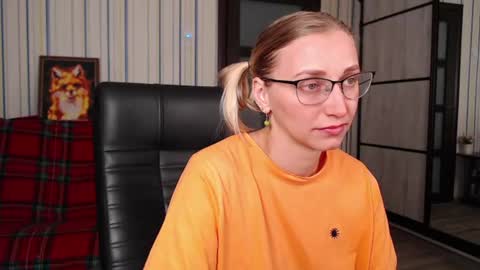 Snapshot of vikaericka chatting on July 16, 4:24 pm Vika online show from July 16, 4:24 pm