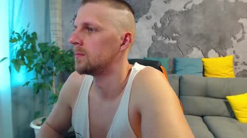 Snapshot of vikingchrisss chatting on May 7, 10:09 am vikingchrisss online show from May 7, 10:09 am